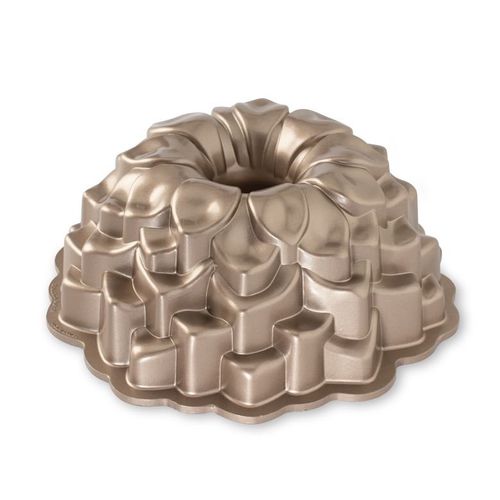 Nordic Ware Forma na bábovku Chryzantéma, karamelová, 2,4 l