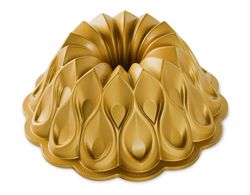 Forma na bábovku Nordic Ware Crown, zlatá, 2,3 l
