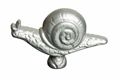 Úchyt ve tvaru hlemýždě na poklice Staub
