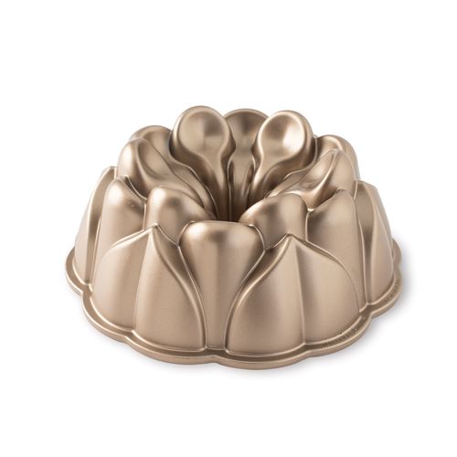 Forma na bábovku Nordic Ware Magnolia, karamelová, 2,4 l