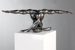 Soška cliffhanger, 20 cm, barva stříbrná