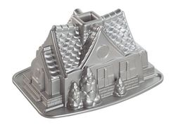 Nordic Ware Forma ve tvaru chaloupky 2,1 l, stříbřitě šedá