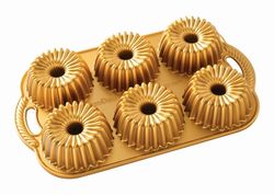 Forma na 6 minibábovek Nordic Ware Brilliance, zlatá,1,18l