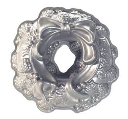 Nordic Ware Forma na bábovku Sváteční věnec, stříbrná, 2,1 l