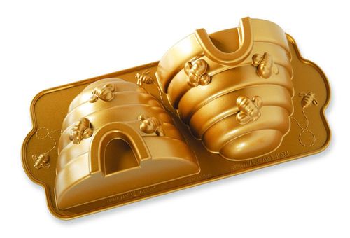 Nordic Ware Forma na bábovku včelí úl 3D 2,3 l, zlatá