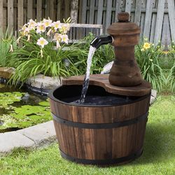 Zahradní fontána dřevěné vědro