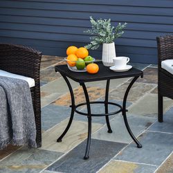 Kovový zahradní stolek