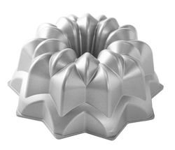 Nordic Ware Forma na bábovku Vintage star 2,4 l, stříbrná