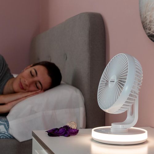 Stolní ventilátor FanLed s USB nabíjením a LED diodami